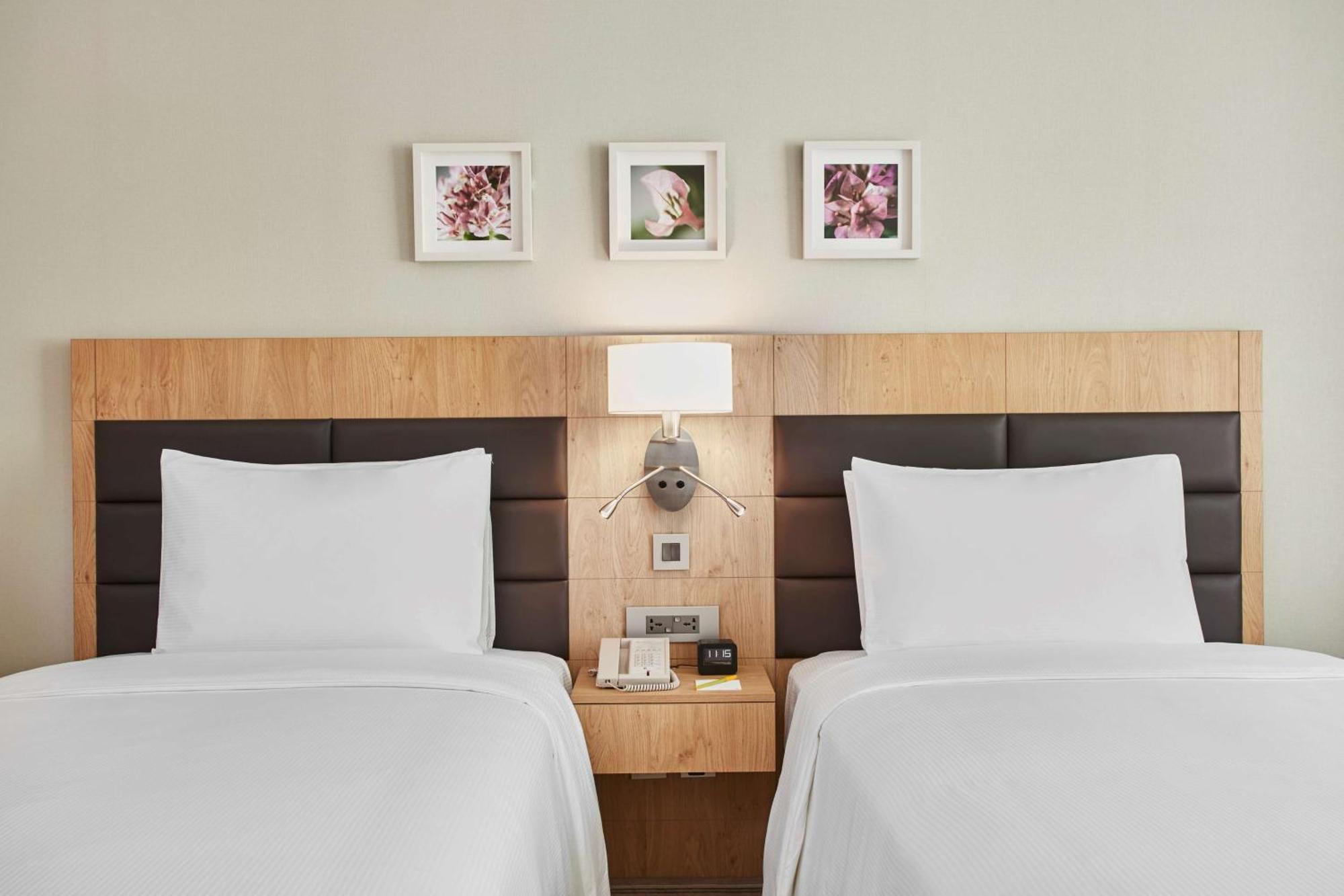 Twin Room,1552682983:JPEG