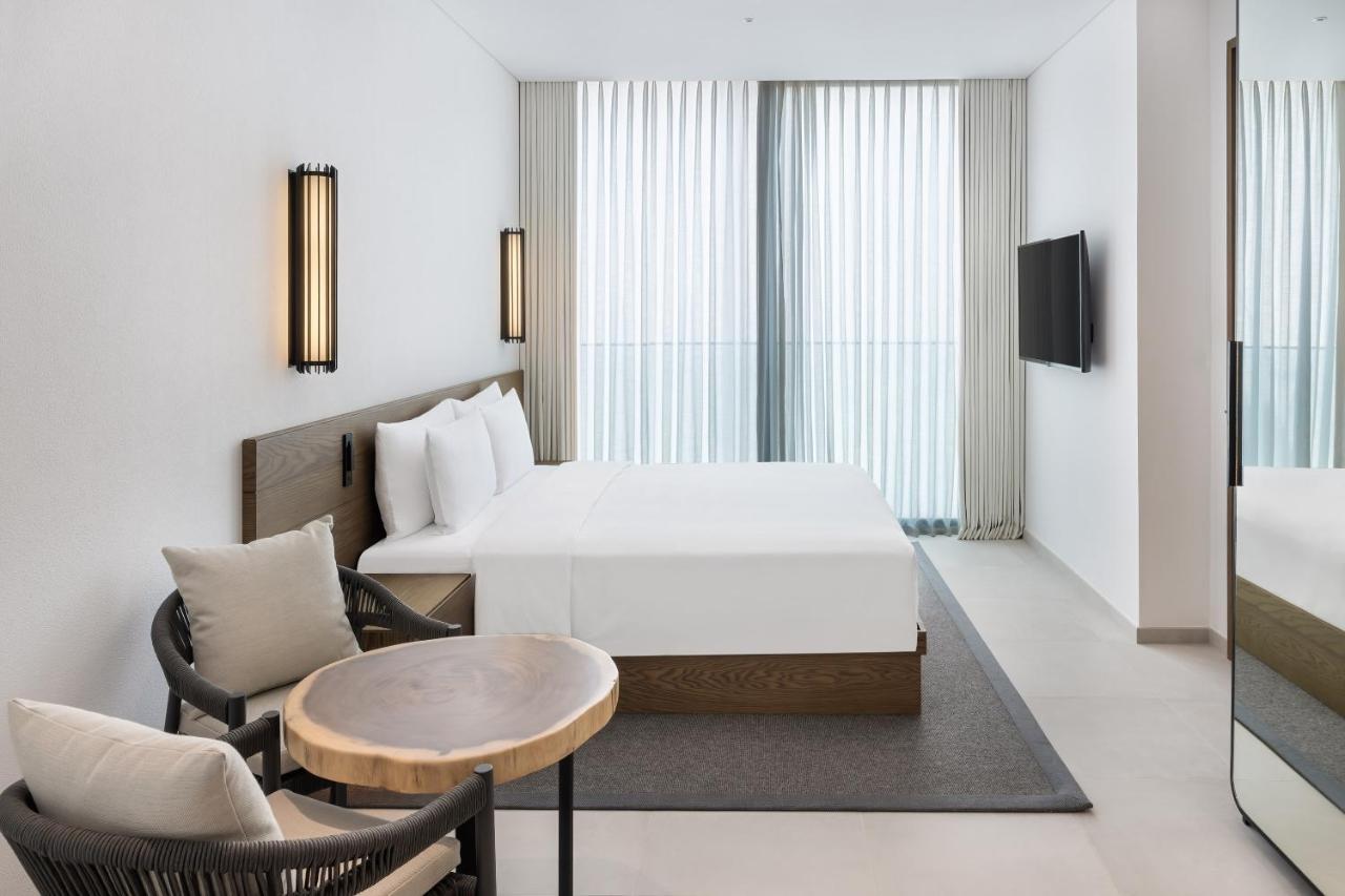 One-Bedroom Suite,1323824404:JPEG
