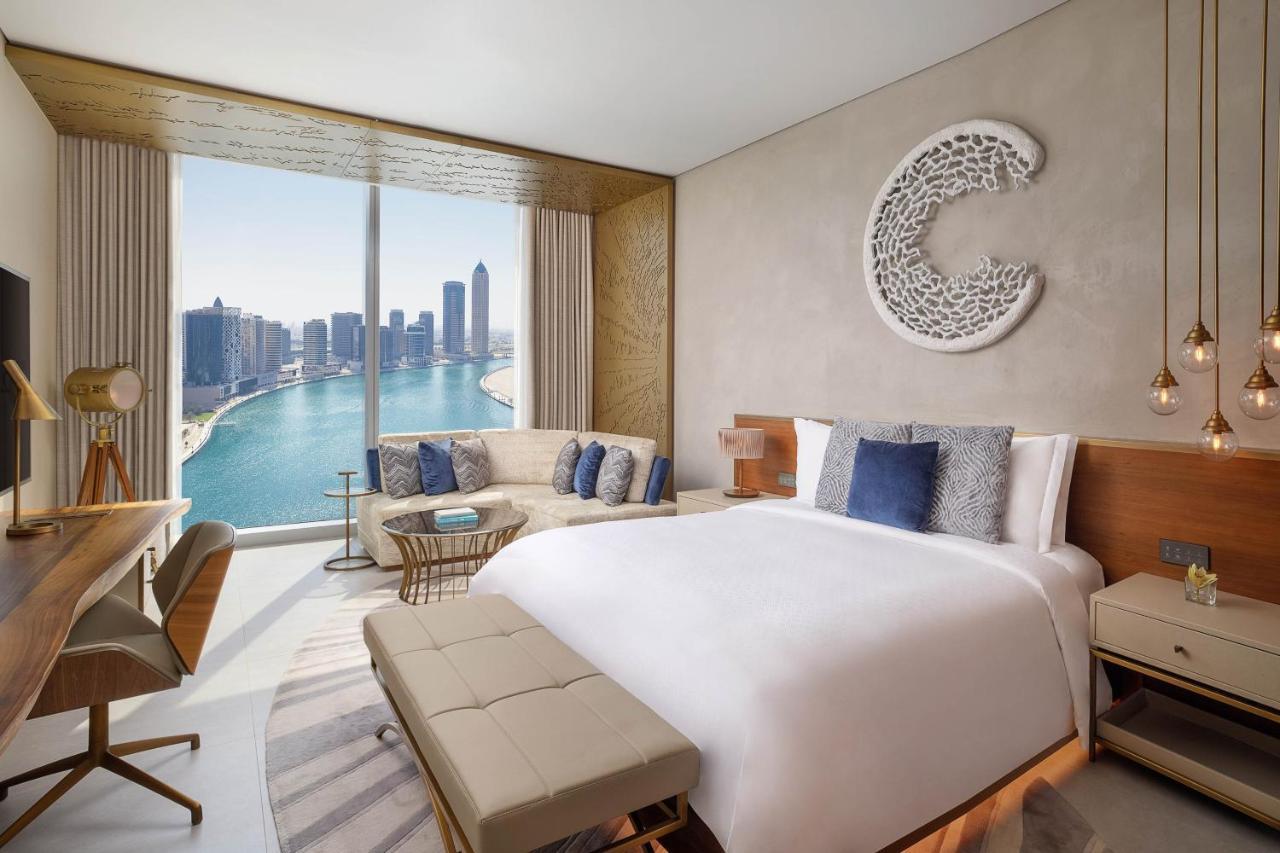 Quarto família com vista do canal e serviço de mordomo signature do St. Regis