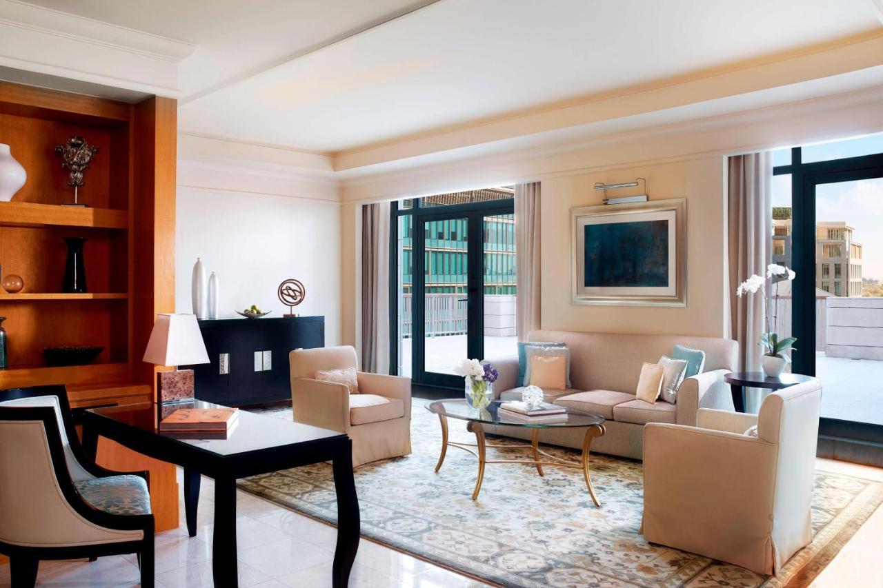 Ambassador Suite Lounge access One King Bed Non Smoking Balcony,1418858604:JPEG