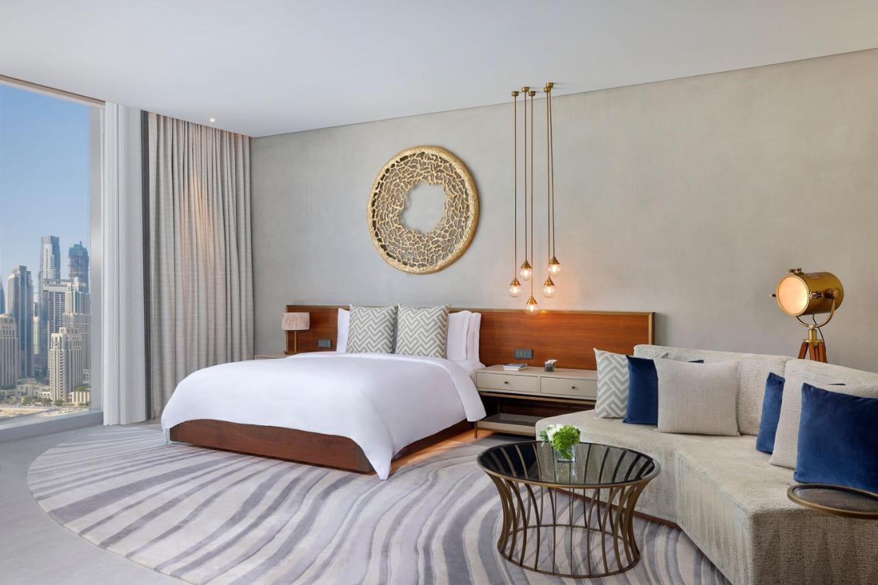 Deluxe King Suite Downtown View including Signature St Regis Butler Service,1419291138:JPEG