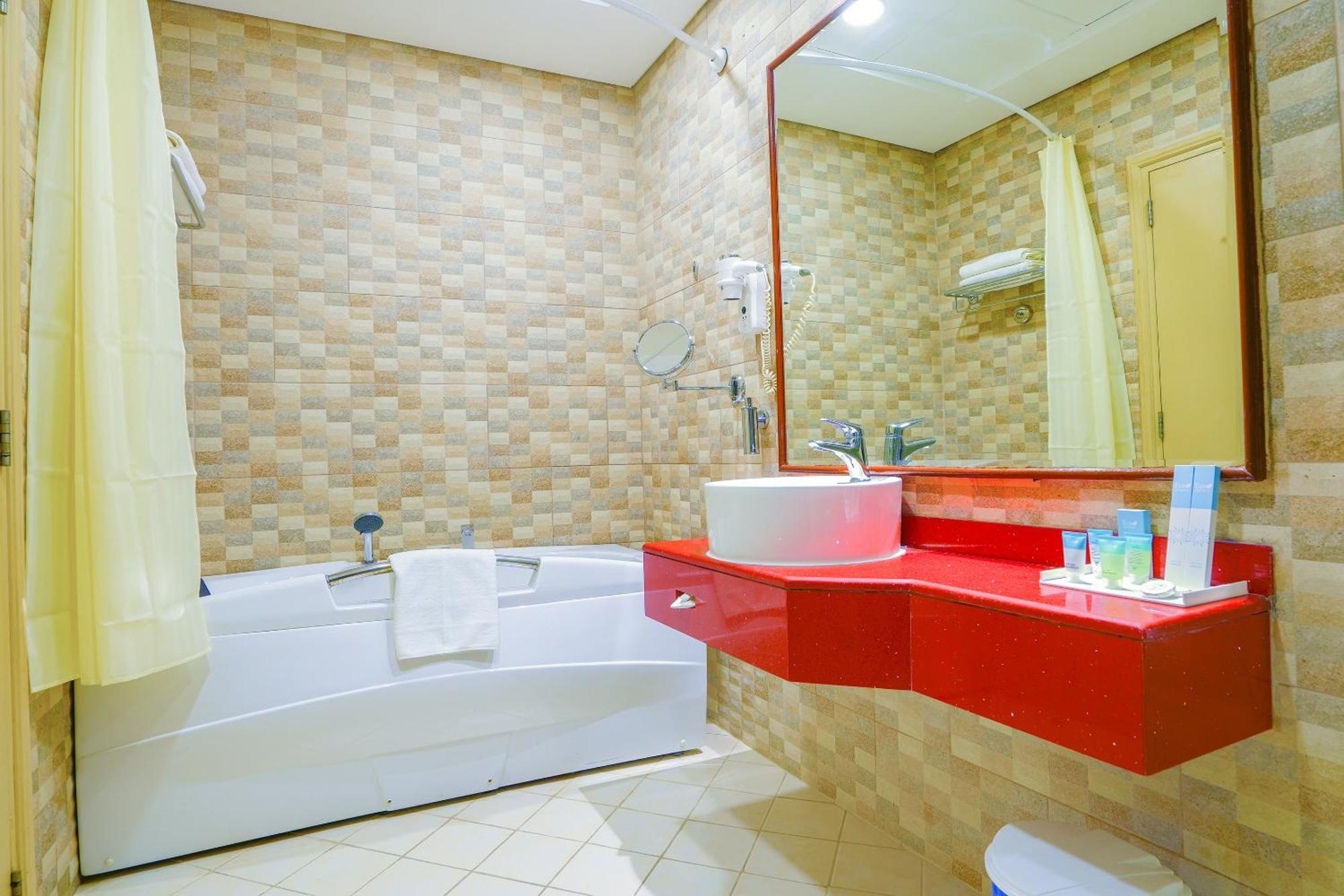 Executive Suite,1572718454:JPEG