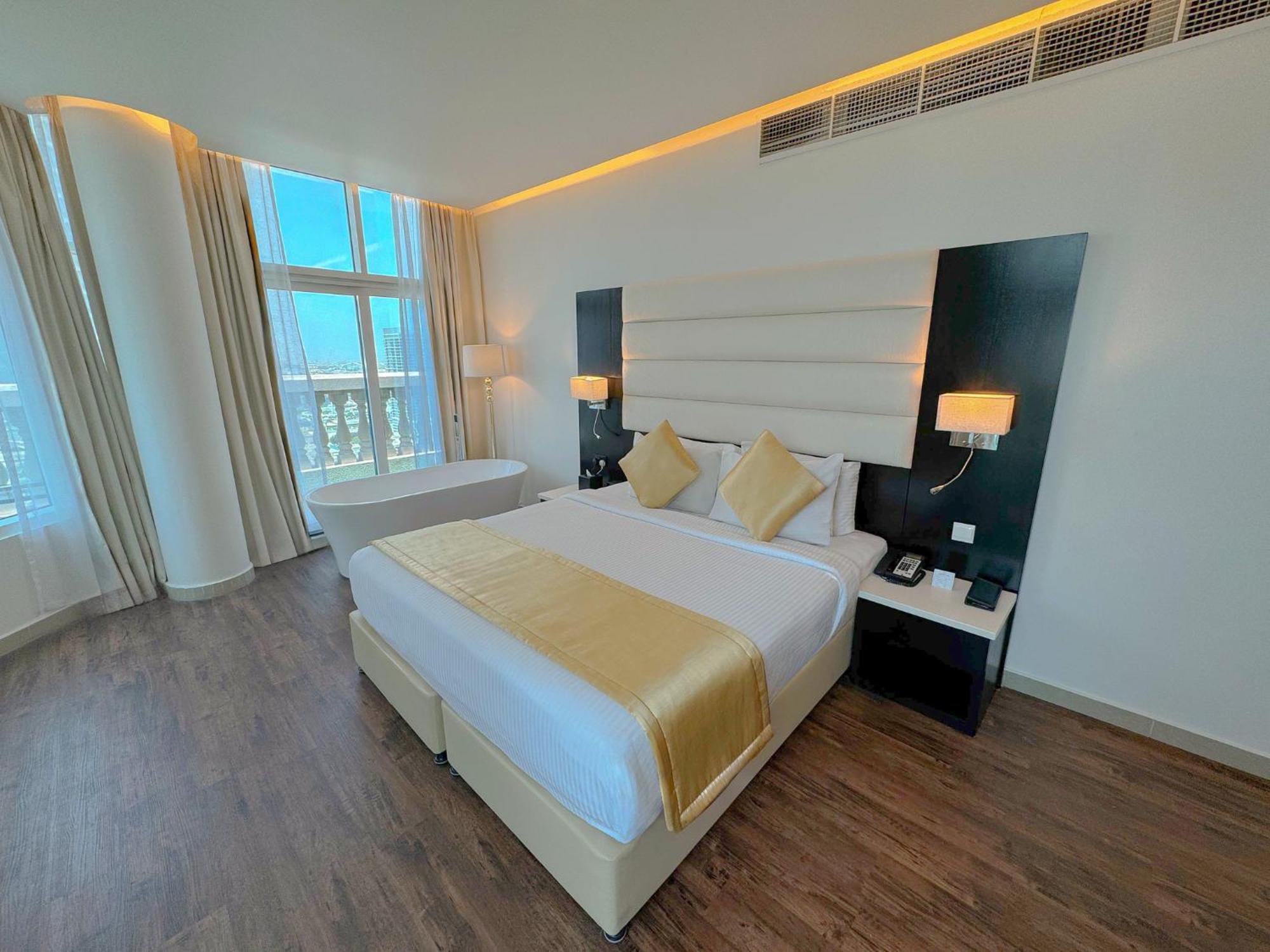 Club Suite Burj Khalifa View,1587525434:JPEG