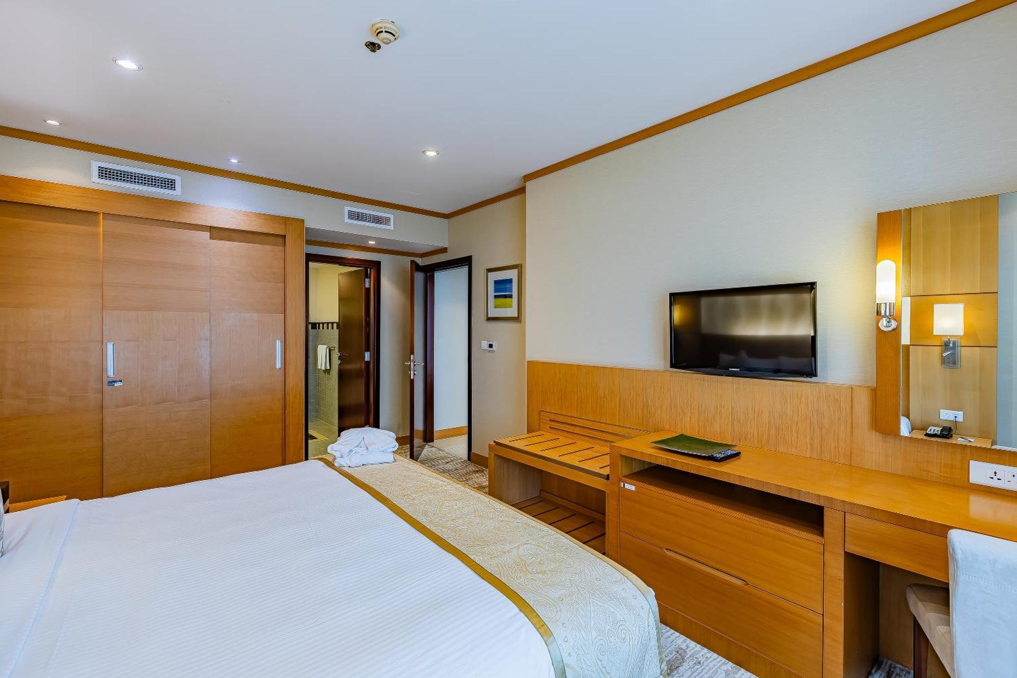 Classic One Bed Room Suite on F&B Priority Early Check Late Check-Out Subject to Availability Applicable stays until June 30th,1605204730:JPEG