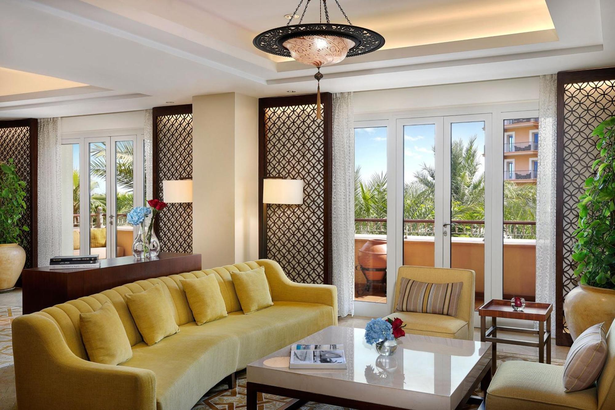 One Bedroom Suite 1 King Bed Garden View
