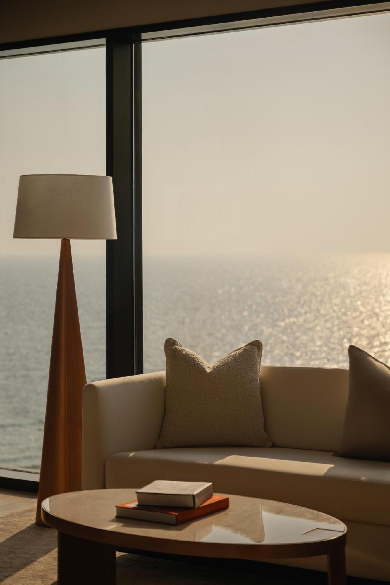 Midnight Dawn Suite with Sea View, Welcome amenity, Daily pre-dinner drinks , In-suite cocktail setup,1622173672:JPEG