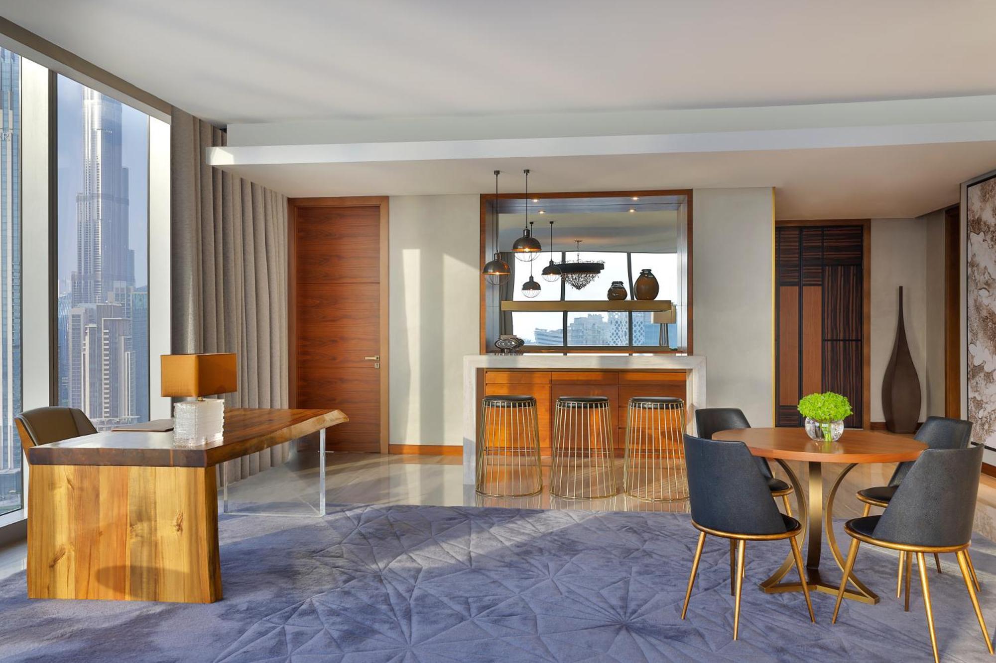 Suíte Signature com Cama King-size e Vista do Canal - Serviço de Mordomo Exclusivo do St. Regis Incluído
