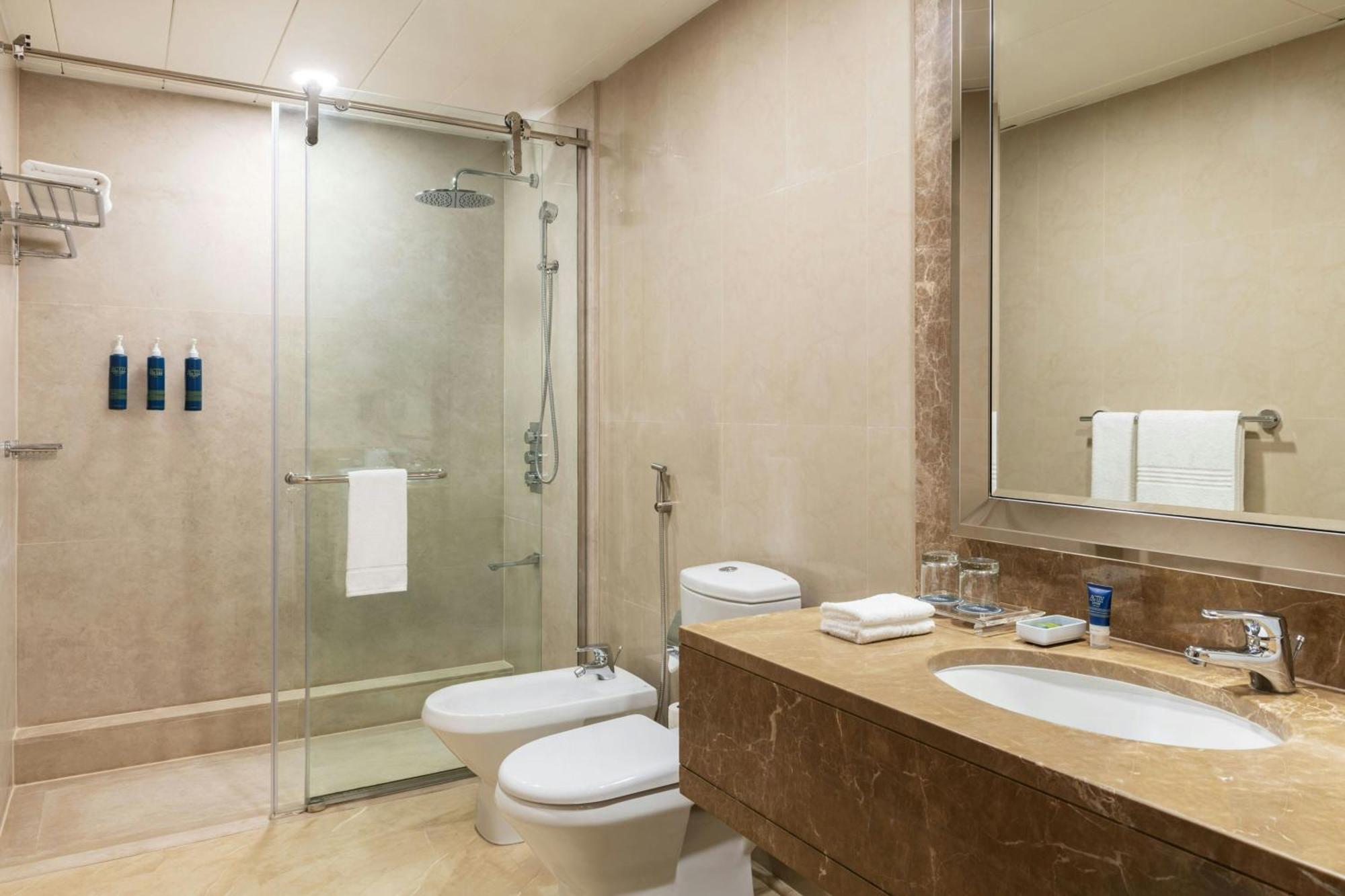 Classic King Room Balcony Sheikh Zayed Road view,1636005429:JPEG