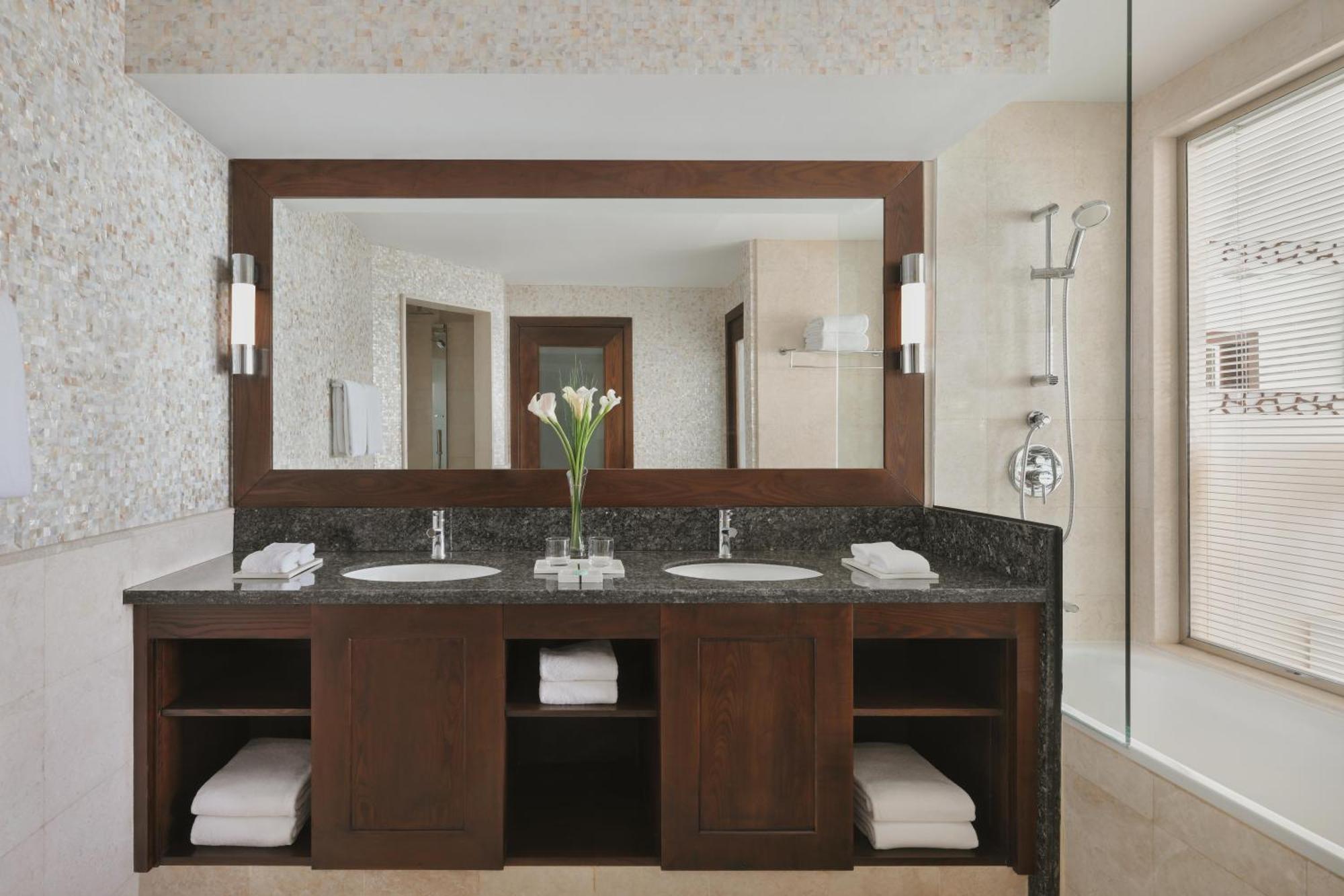 Family One Bedroom Suite with 2 Balconies-Ain Dubai View-Coral Lounge Access,1693291221:JPEG