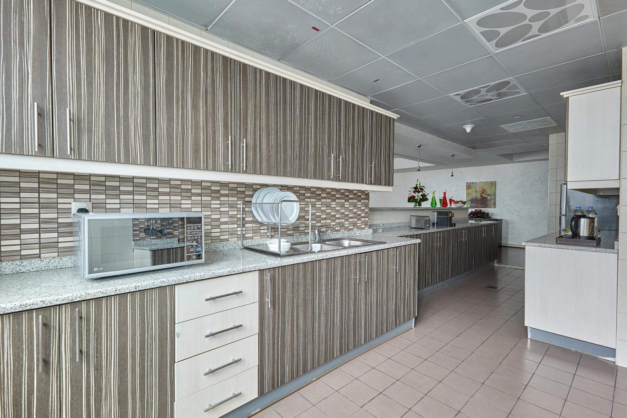 Deluxe One-Bedroom Apartment,1742893730:JPEG