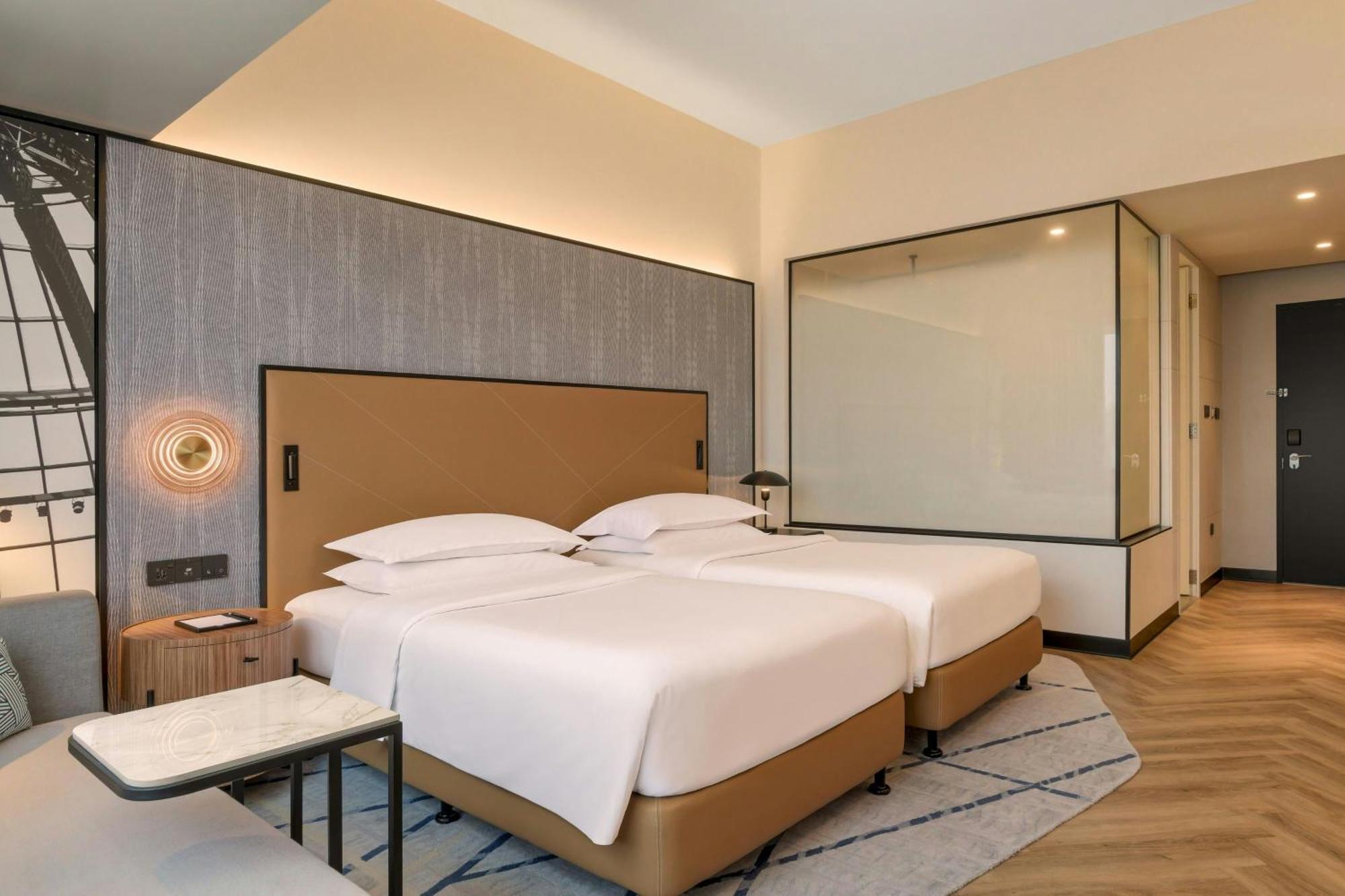 Grand Deluxe Twin Room Skyline View,1746897101:JPEG