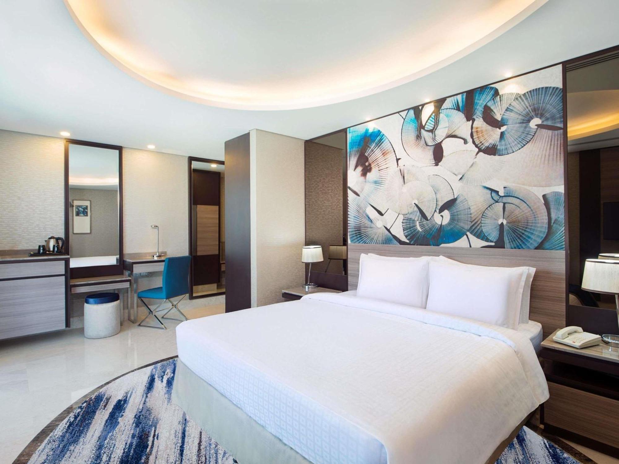 Deluxe king bed room Guaranteed Upgrade Early Check at 11 AM Late Check-out till 03 PM on Food & beverage,1765995243:JPEG