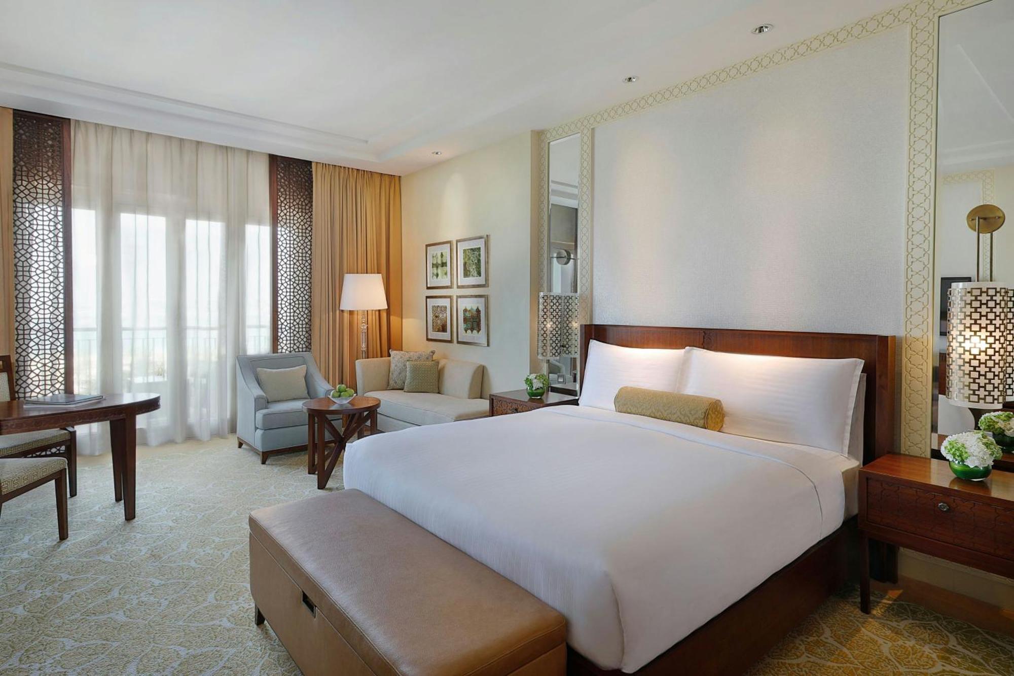 Club Garden Room 1 King Bed Club Lounge Access 5 Culinary Presentations Including Flowing Beverages