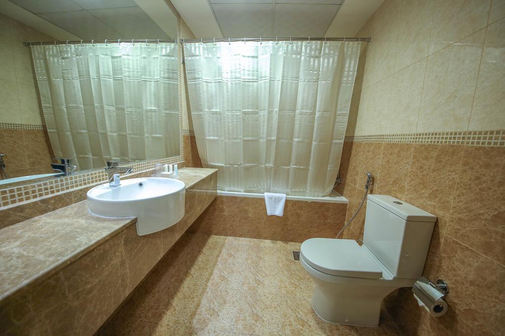 Classic One-Bedroom Apartment,1277049787:JPEG