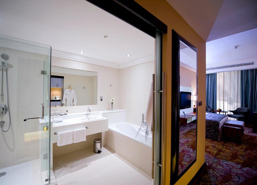 Superior King Room complimentary shuttle to DXB Airport Terminal 1 & 3,553257222:JPEG