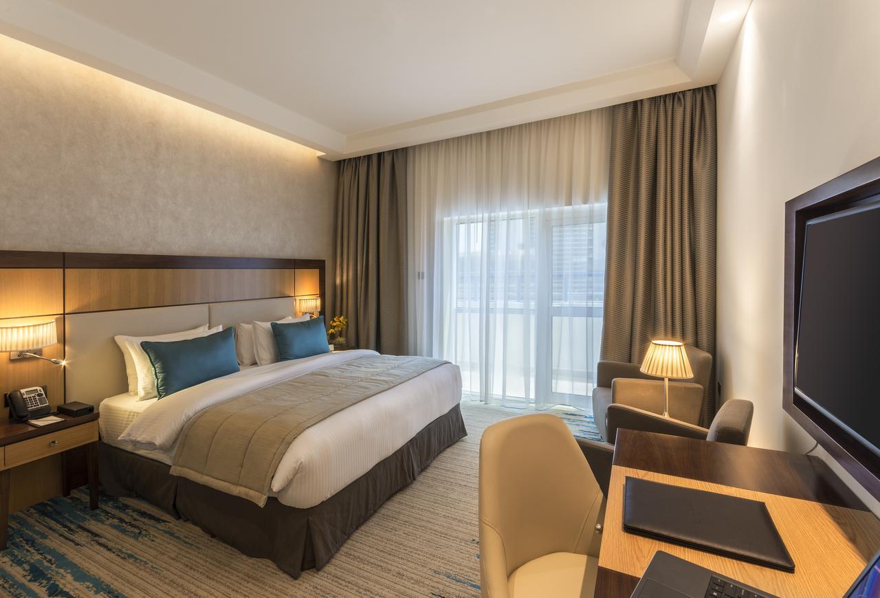 Deluxe King Room transfers to the beach selected malls & on F&B & Spa,701687626:JPEG