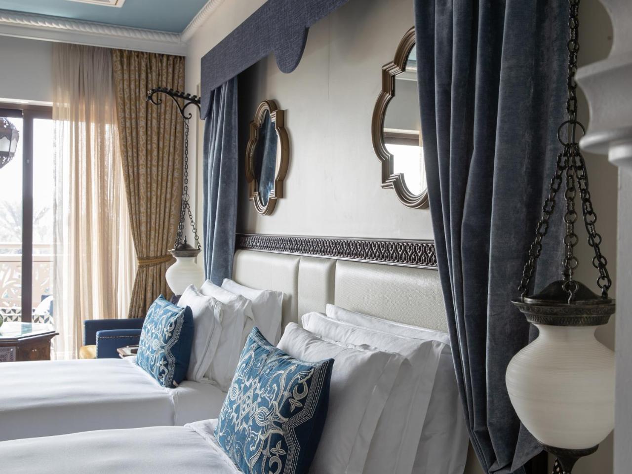 Deluxe Arabian Room