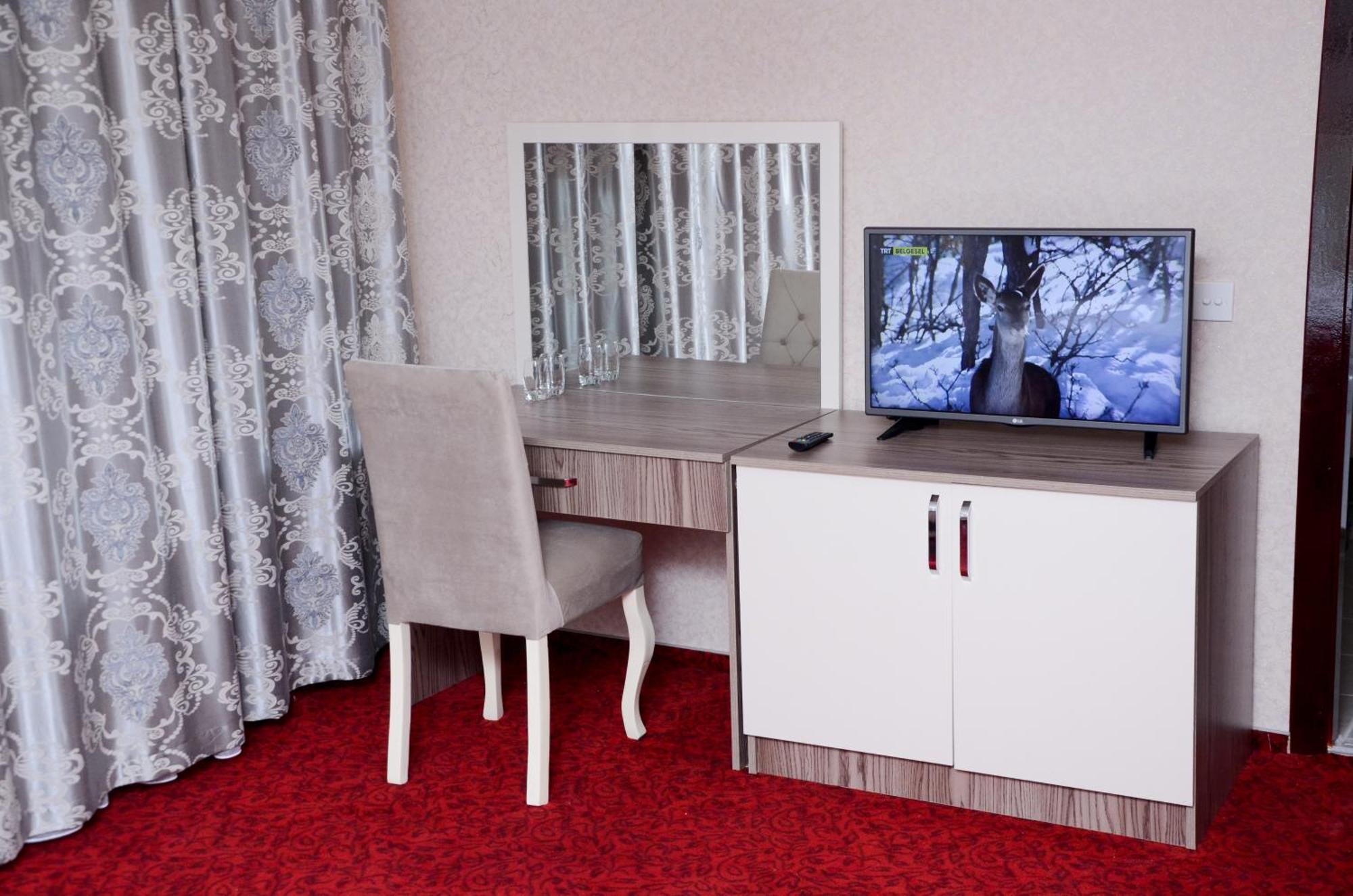 Executive Suite Partial Sea View Balcony Lounge Access Refreshments & Evening drinks Canapés,1717033058:JPEG